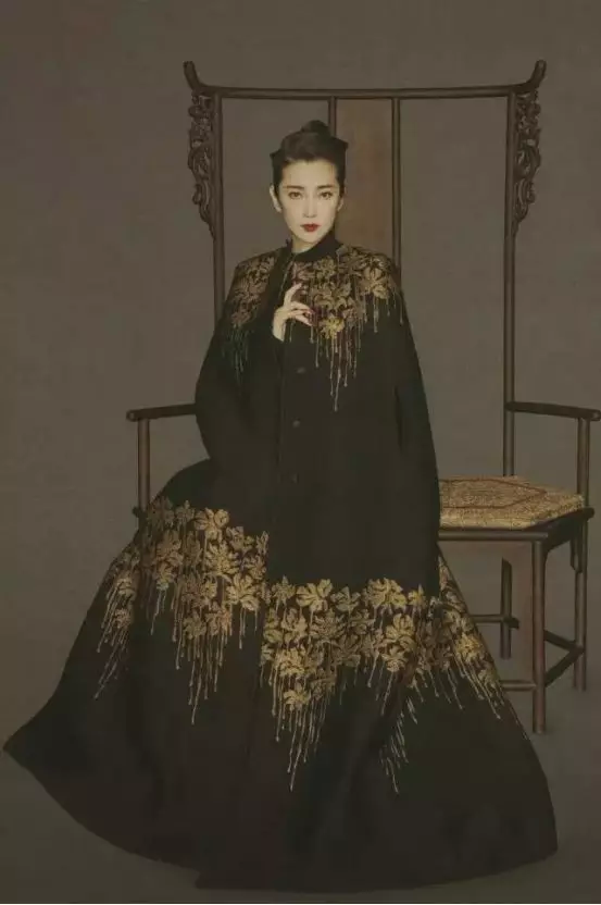 鏡頭前的花開花落，要等